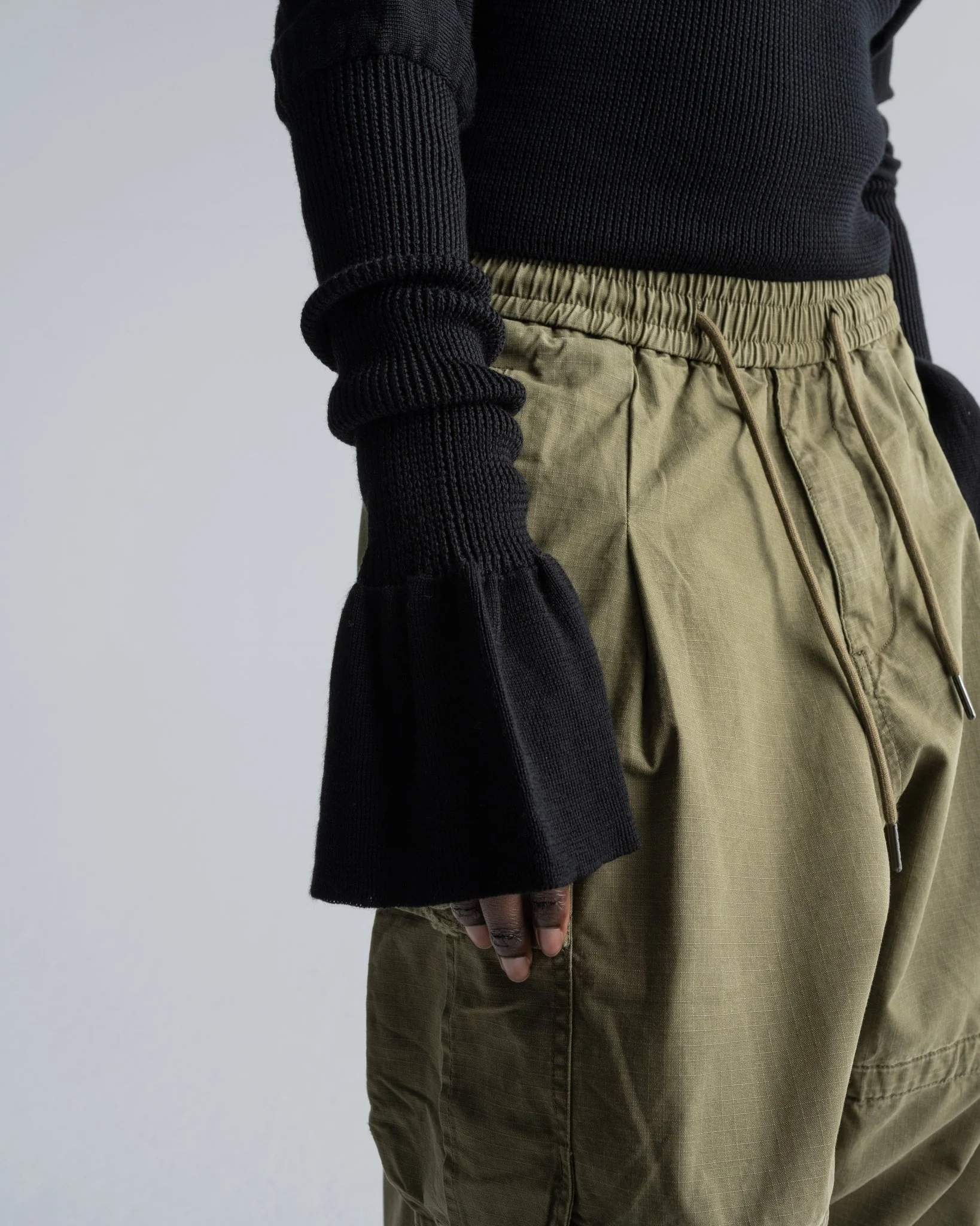 CIRCLE CROPPED LONGSLEEVE - Image 3